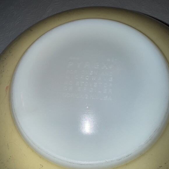 Vintage Pyrex Shenandoah Cinderella Nesting Mixing Bowl Largest 444 Yellow - Picture 5 of 9